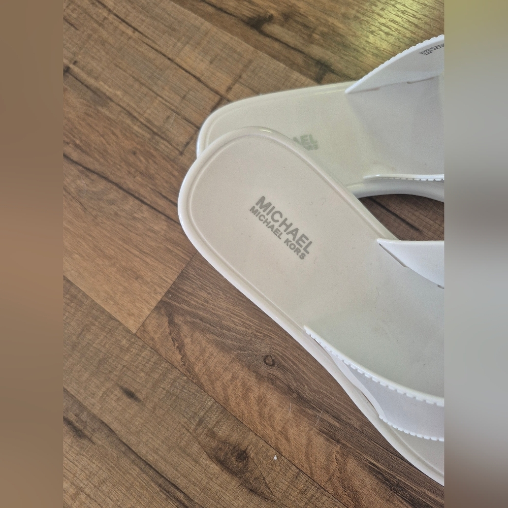 Michael Kors White Thong Sandal with Silver MK Logo - Picture 3 of 6